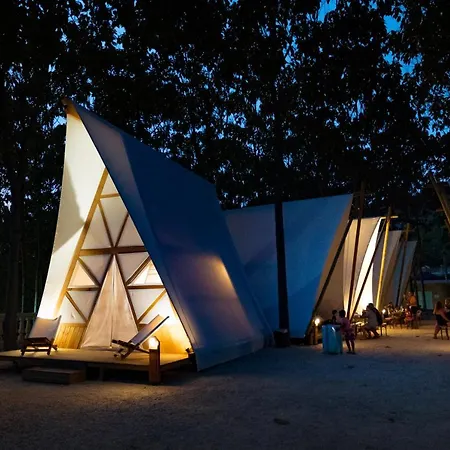 Kampaoh Cova Negra Glamping *